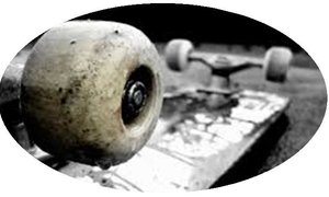 Skaatsplankryers gewaarsku